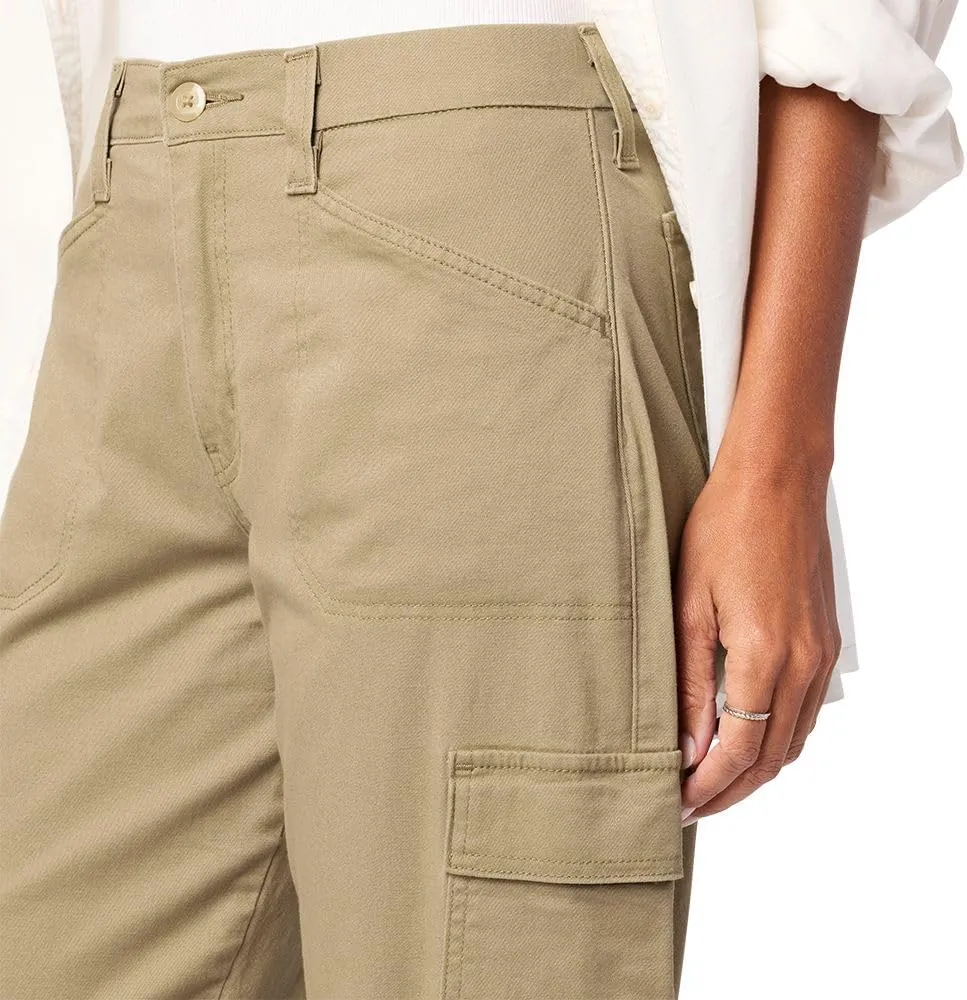 Levi Strauss Signature Gold Women's Everyday Comfort Cargo Capri (Available in Plus)