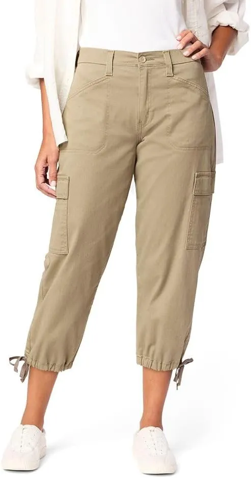 Levi Strauss Signature Gold Women's Everyday Comfort Cargo Capri (Available in Plus)