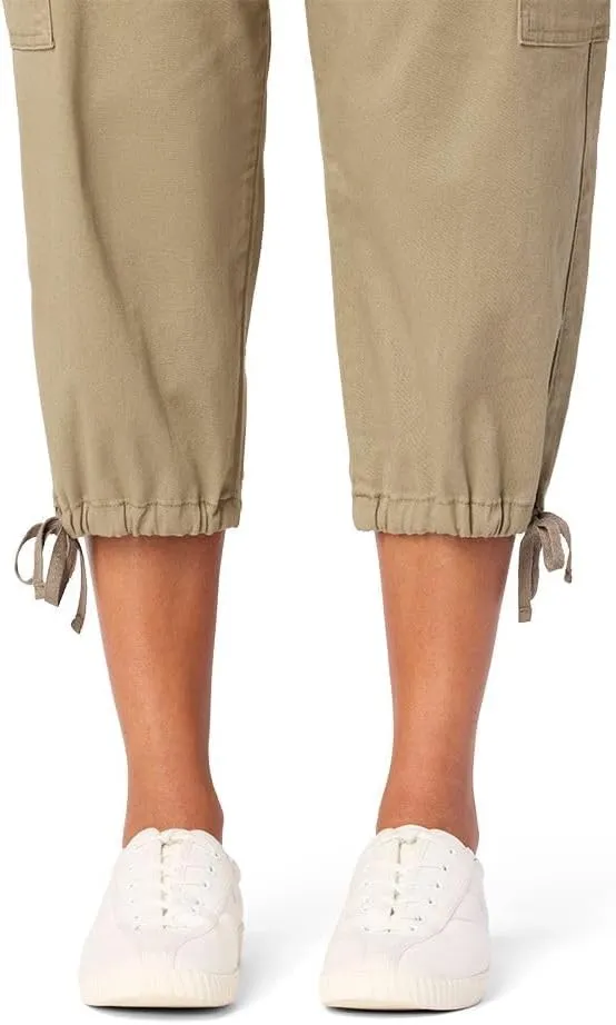 Levi Strauss Signature Gold Women's Everyday Comfort Cargo Capri (Available in Plus)